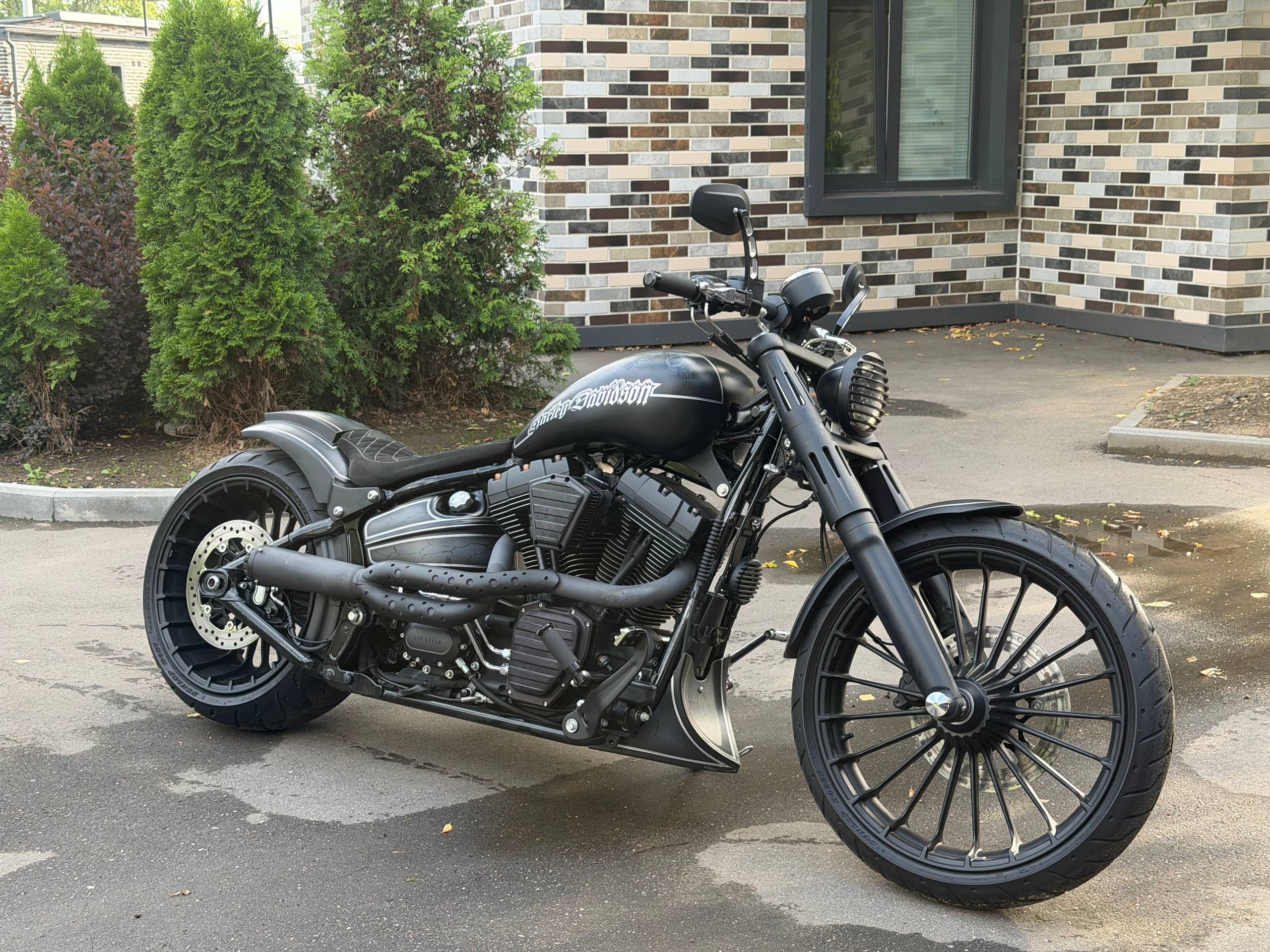 Harley-Davidson Breakout: самый угрожающий байк в парке оказался и самым простым
